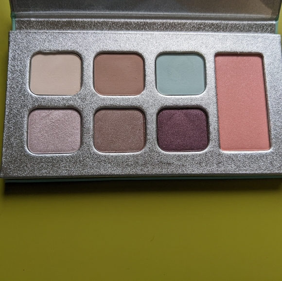 New Conditioned Lorac mint palette - Picture 3 of 3
